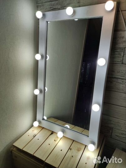 Зеркало с лампочками