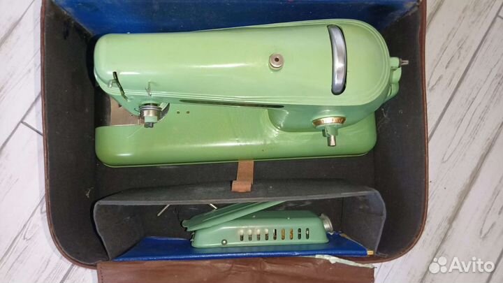 Швейная машина 