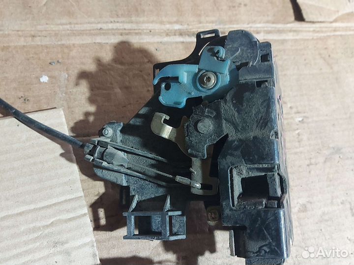 Замок двери Skoda Fabia 1