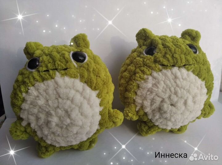 Лягушки брелки вязаные плюшевые
