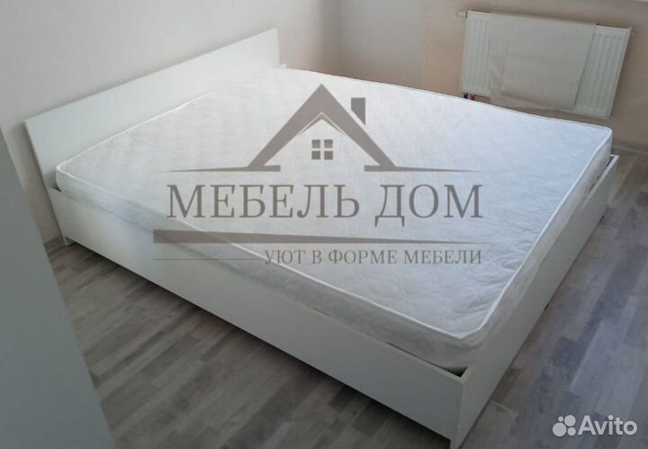 Кровать с матрасом