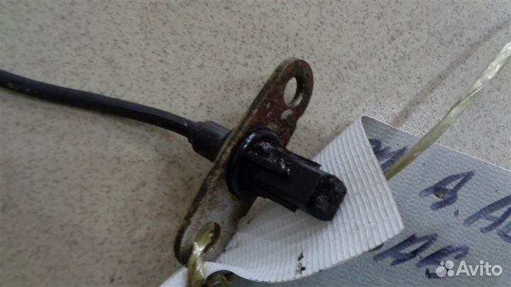 Датчик ABS задний правый Nissan Navara D40 2004-2