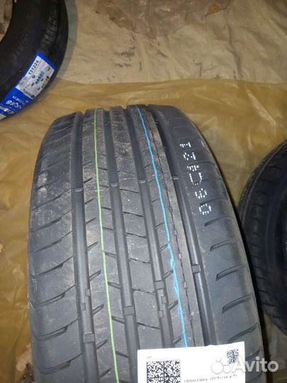 CrossLeader DSU02 225/45 R18