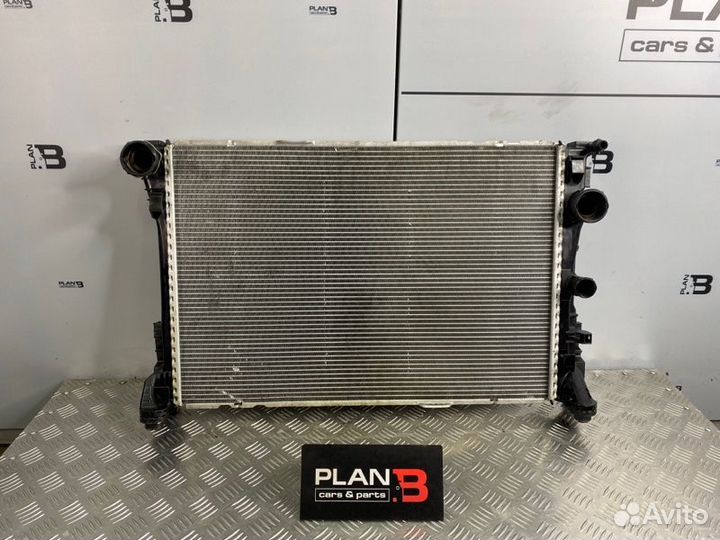 Радиатор охлаждения двигателя Mercedes-Benz