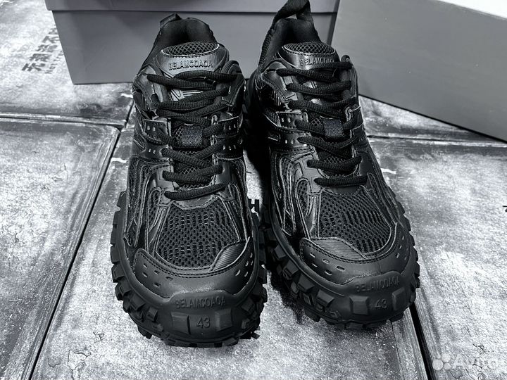 Balenciaga Defender Type 43 size black