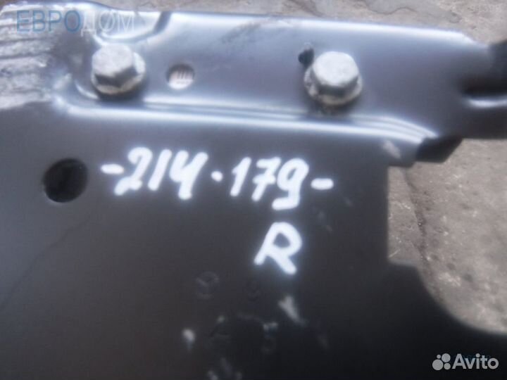 Крепление / кронштейн переднее правое mercedes W211 s1106638