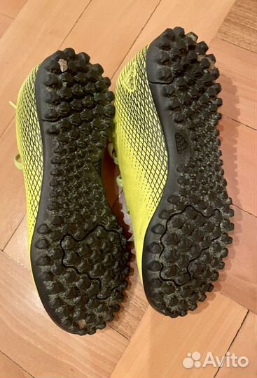 Футбольные бутсы adidas