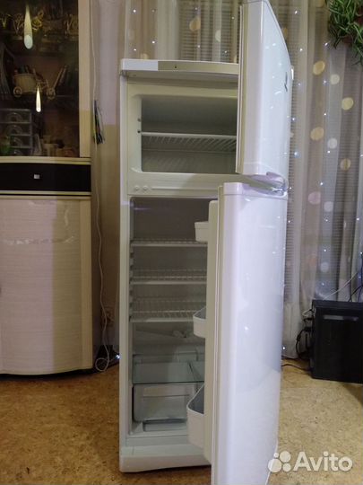 Холодильник indesit 2-х камерный TIA14