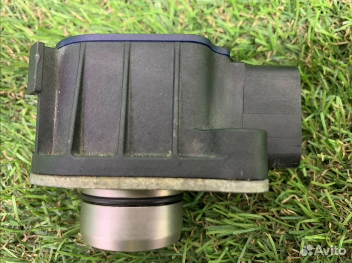 Клапан электромагнитный правый M176 M177 Mercedes