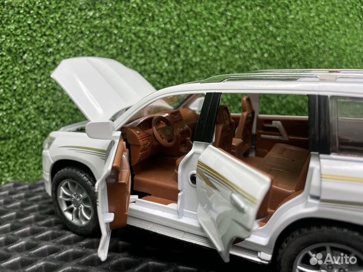 Металлическая модель Лэнд Крузер Прадо