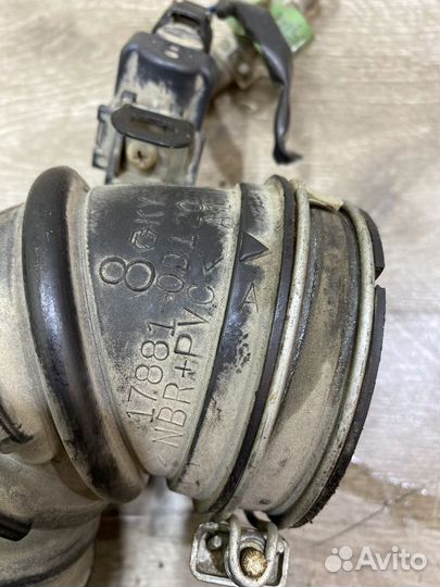 Патрубок воздушного фильтра Pontiac Vibe