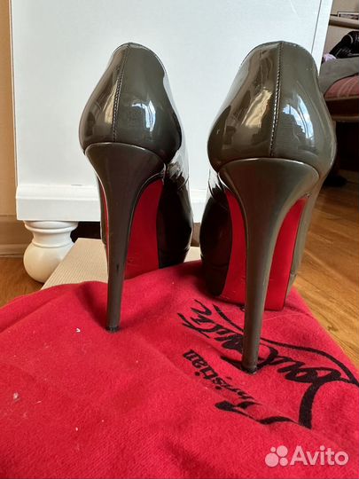 Туфли christian louboutin 35,5 серые, лак