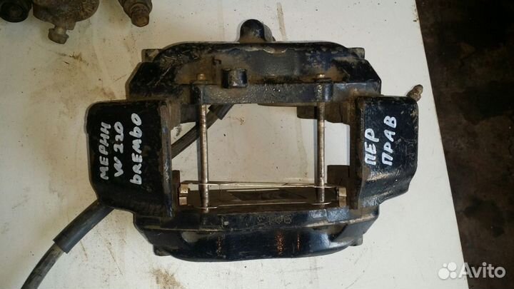 Мерседес С 220 суппорт передний правый