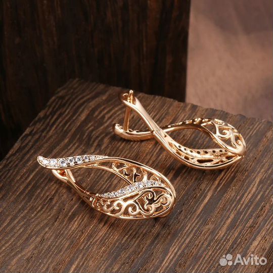 Серьги подвески в форме капли с цирконом