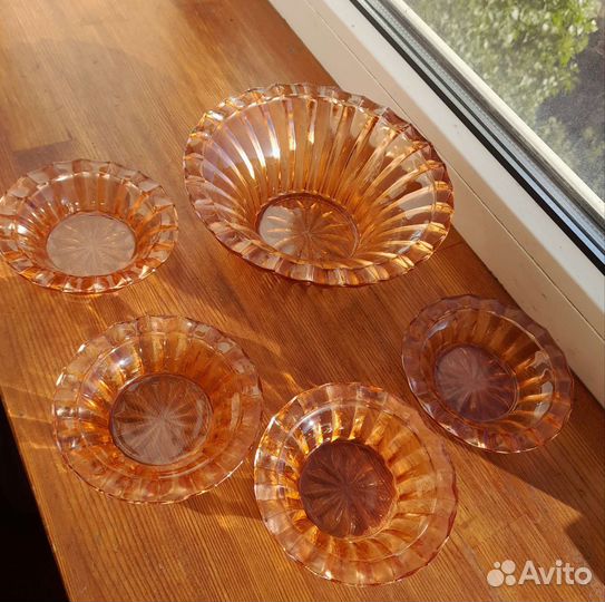 Продаю вазу из цветного стекла