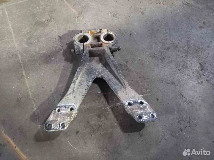 Кронштейн задней подвески центральный kenworth