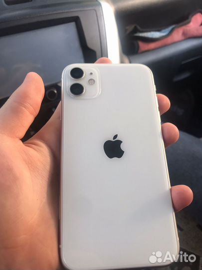 Телефон iPhone 11