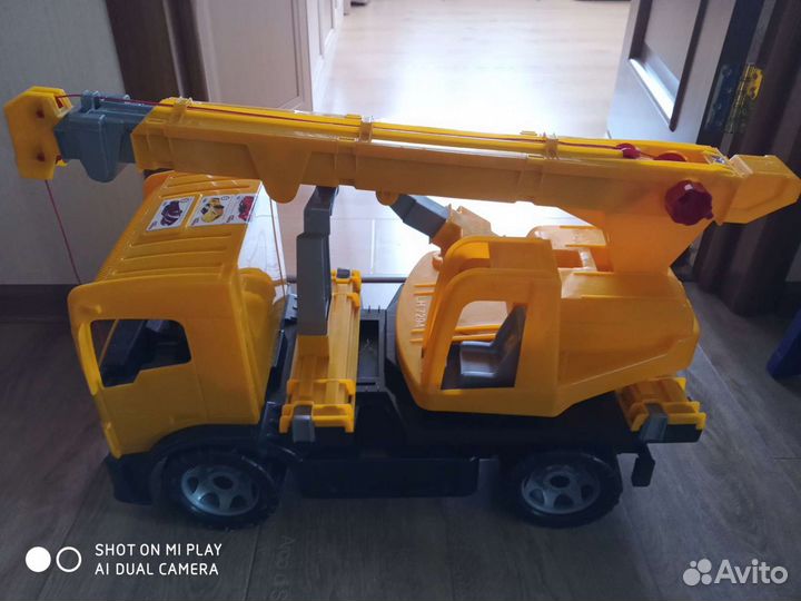 Машина кран игрушка, торг уместен