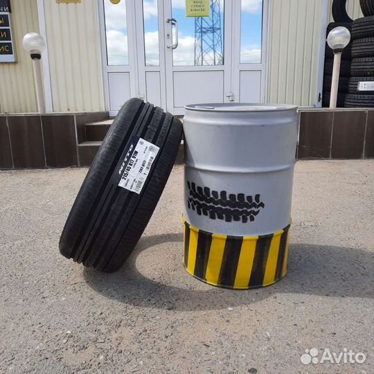 Nitto NT830 215/45 R17 91W