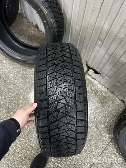 Bridgestone Blizzak DM-V2 235/55 R20