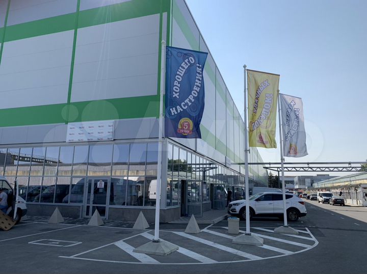 Торговое помещение, 72 м² + склад 36м2