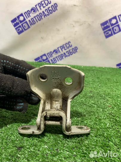 Петля двери задняя правая Kia Sorento внедорожник