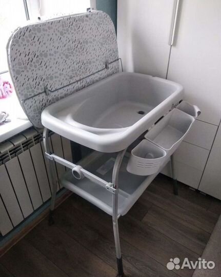 Пеленальный столик с ванночкой chicco