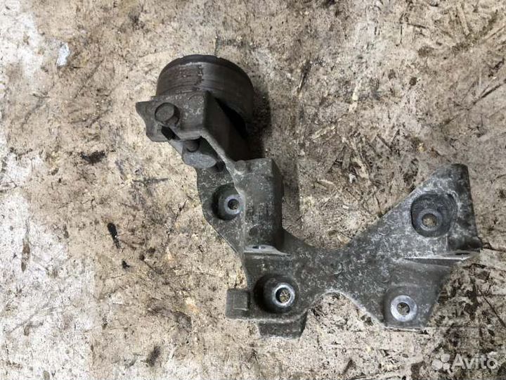 Кронштейн генератора Nissan Note 11 wagon HR16DE