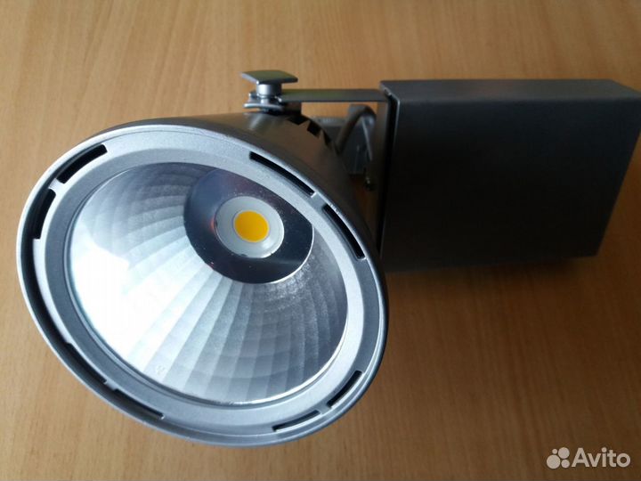 Прожектор трековый диодный