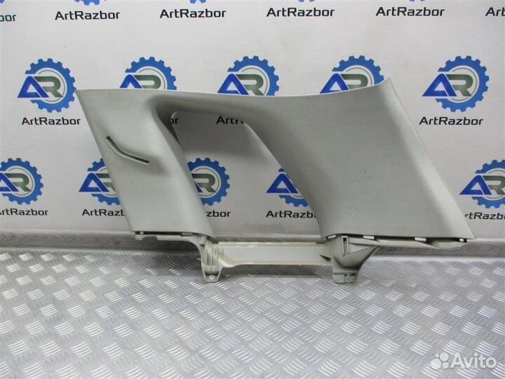 Обшивка задней стойки правой Suzuki Grand Vitara