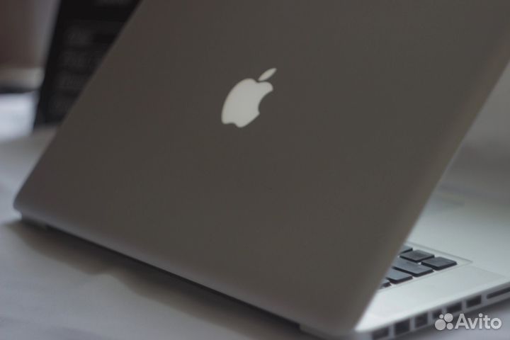 Apple MacBook Pro 15 i7 16gb ssd