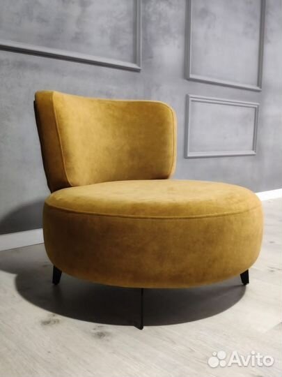 Кресло с пуфиком