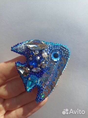 Брошь ручной работы из бисера