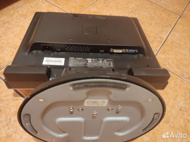 Монитор с колонками NEC MultiSync 175VXM+