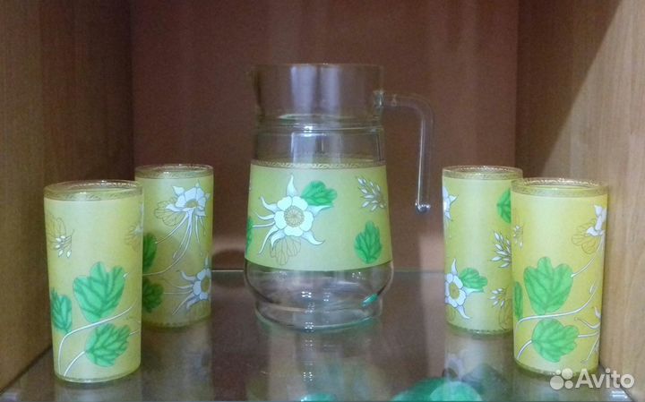 Графин со стаканами