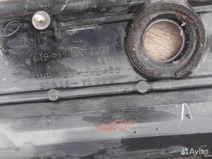 Накладка двери багажника Nissan Elgrand