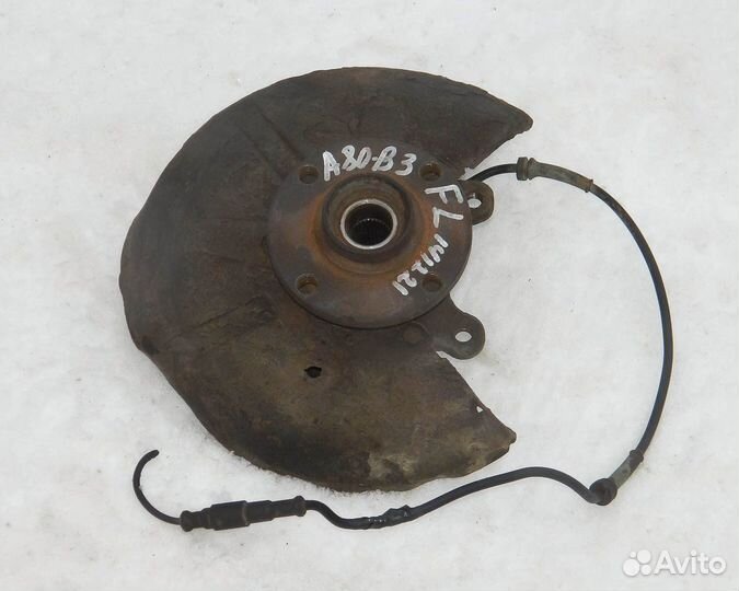 Кулак поворотный левый Audi 80 B3