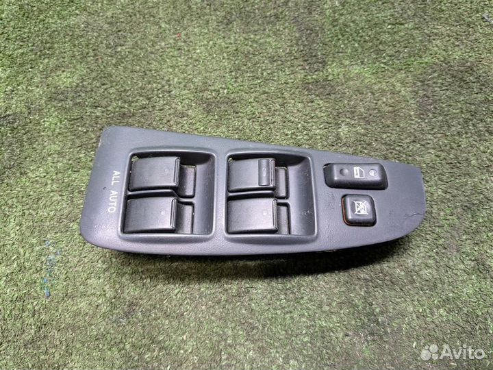 Блок управления стеклоподъемниками Toyota Avensis