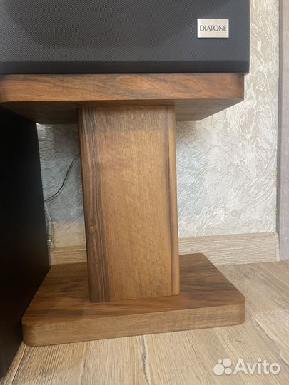 Стойки под акустику