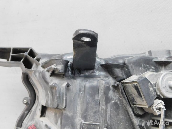 Фара правая Toyota Land Cruiser Prado