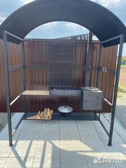 Мангальная зона под крышей