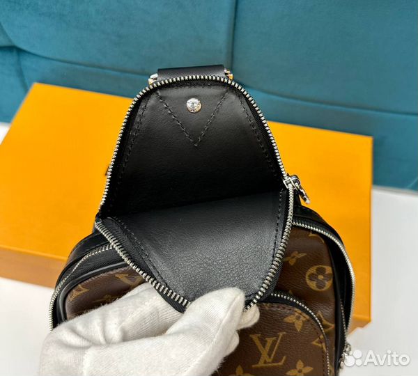 Сумка - слинг Avenue NM Louis Vuitton