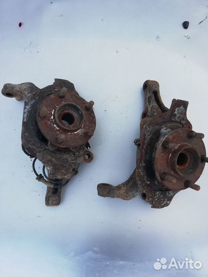 Кулак поворотный левый /правый Nissan teana j31