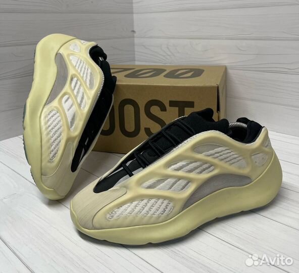 Кроссовки Adidas Yeezy boost 700 V2