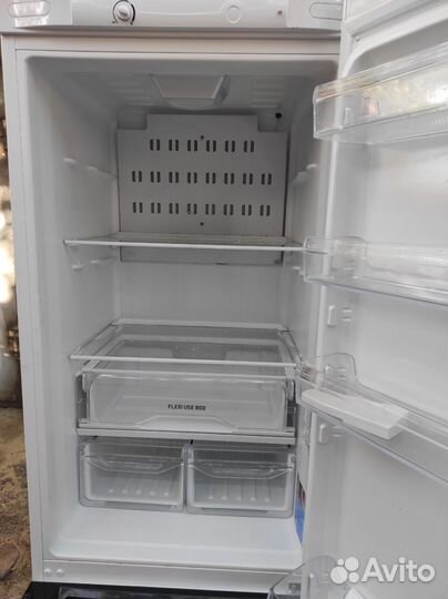 Холодильник Indesit бу 3года