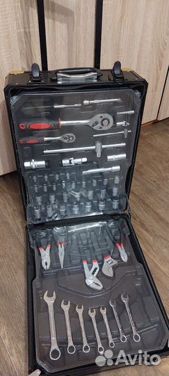 Чемодан на колесах