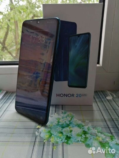 Телефон Honor 20 lite
