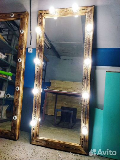 Гримерное зеркало с лампочками