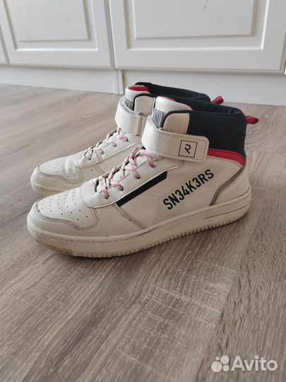 Кроссовки демисезонные высокие 38 размер