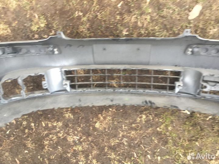 Бампер передний серебристый б/у VW Golf 5